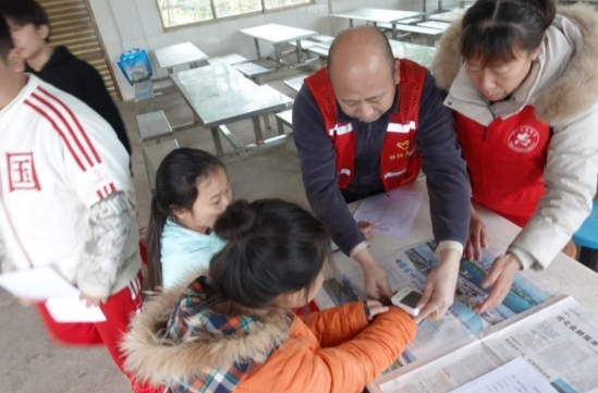 祁阳：情系乡村学子 银龄关爱成长