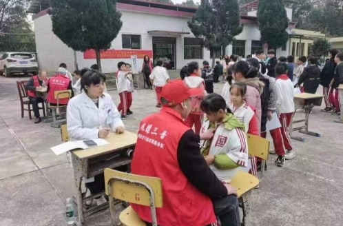 祁阳市疾控中心开展爱心助学实践活动