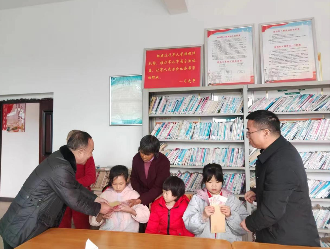 祁阳市委统战部开展爱心助学活动