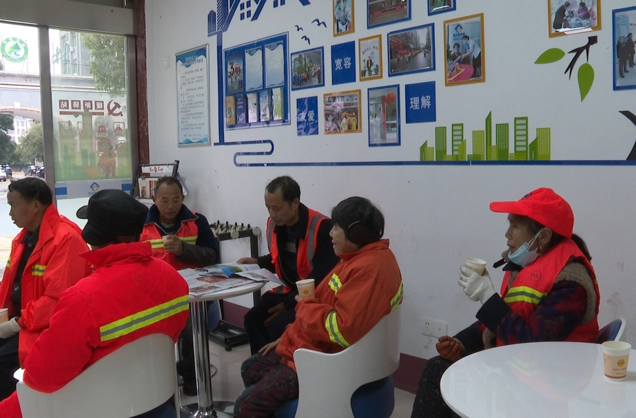 祁阳：户外劳动者服务站 暖身又暖“心”