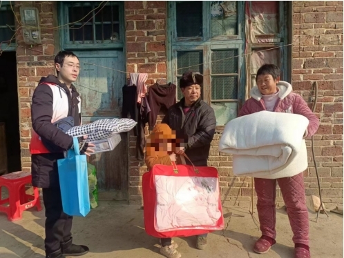 文明铺镇：走访送温暖 关爱护成长