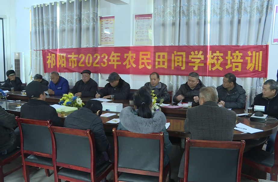 市农业综合服务中心开展农民田间技能培训