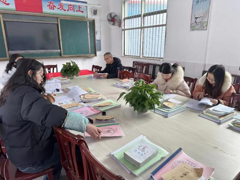 七里桥镇中心小学：凝心聚力抓常规 精耕细耘促成长