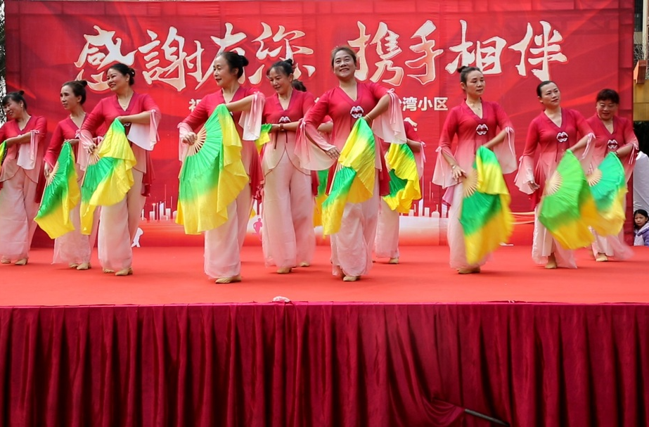 小区居民自办跨年联谊会