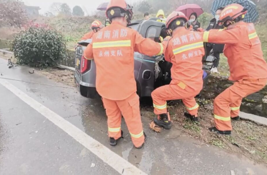 消防部门及时救援两起交通安全事故