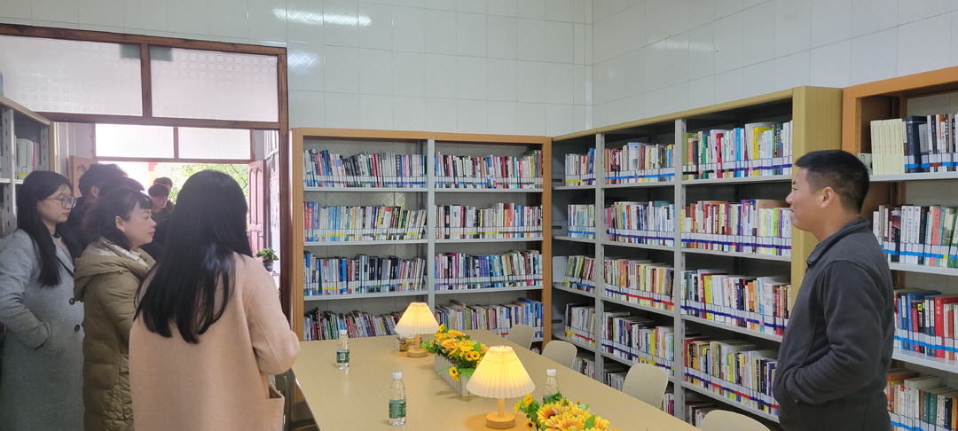 进宝塘镇召开青年干部座谈会