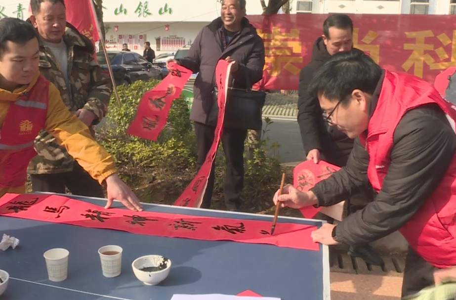 以墨传情：赠春联 送祝福