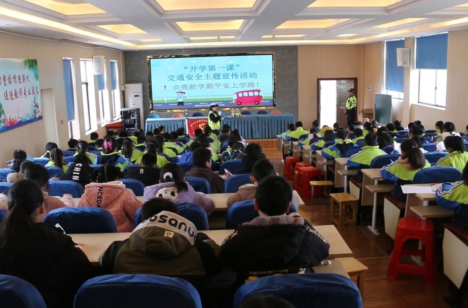 祁阳交警“情景演绎”上好开学第一课