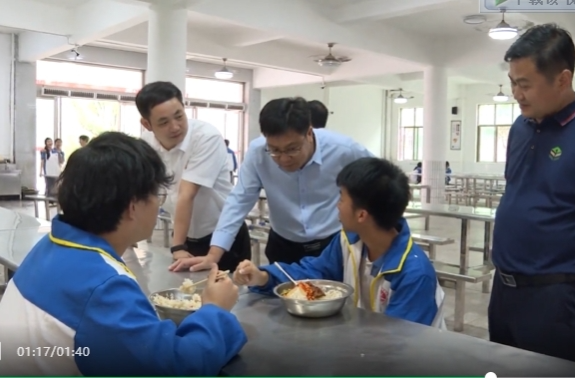 陈小平检查高考准备工作时强调：以时时放心不下的责任感 全力确保高考安全平稳有序