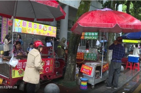 优化校园周边环境，当好护考“服务员”