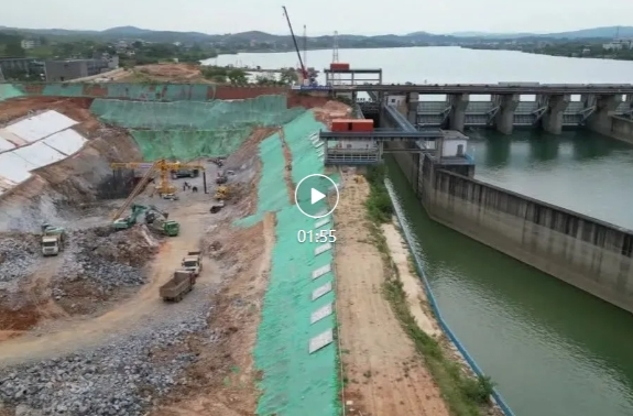 湘江永州至衡阳三级航道建设三期工程浯溪二线船闸项目：战高温 抢工期 主体结构首仓混凝土顺利浇筑
