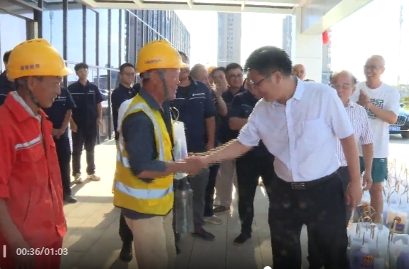 陈小平开展“工会送清凉 防暑保安康”慰问活动