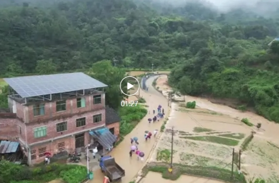 七里桥镇：强降雨引发灾情 镇村干部下沉一线紧急抗灾