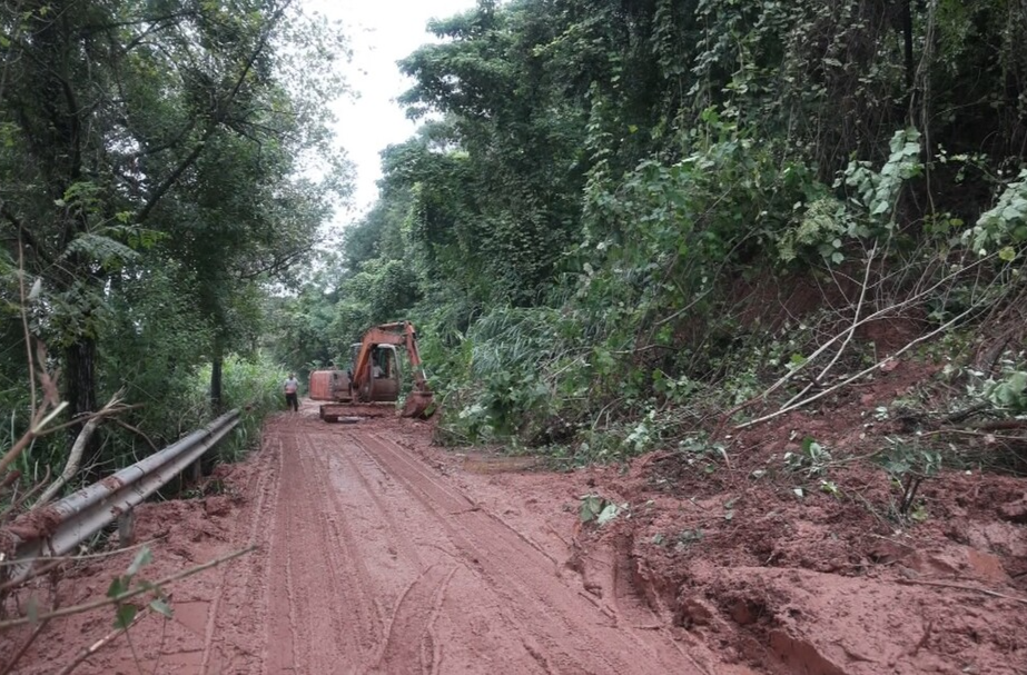 黄泥塘镇：抢修道路 恢复电力 避险安置 全力以赴抗灾救灾