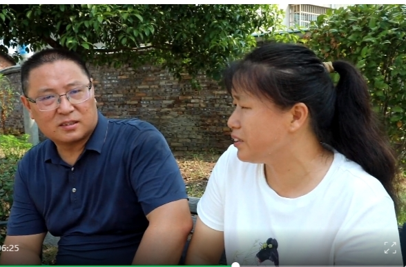 “夫妻档”教师扎根乡村育桃李