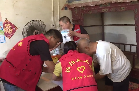 祁阳市志愿者(义工)联合会开展两节走访慰问活动
