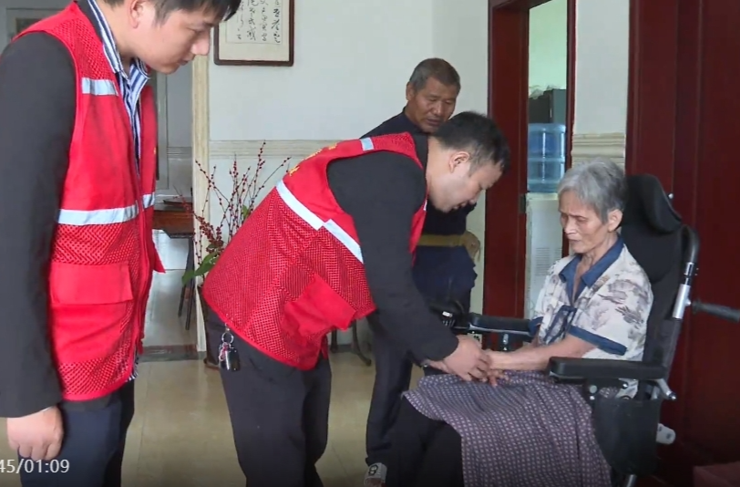 祁阳市残联开展集中下乡办证活动