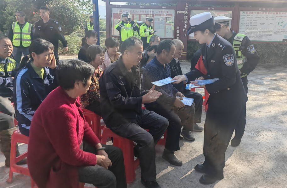 祁陽市七里橋鎮(zhèn) 開展“道交法進千村 法治助振興”宣傳活動