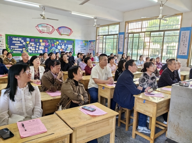 民生中心小学开展“利剑护蕾”防性侵家长会