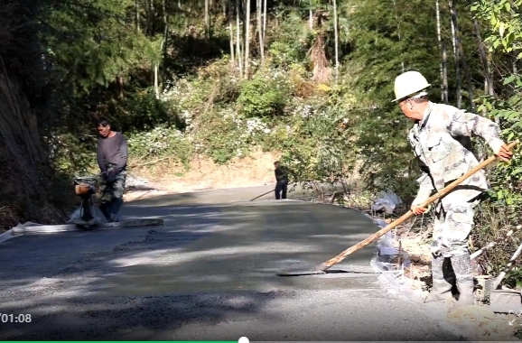 潘市镇盘古村：“泥巴路”变水泥路 打通群众“暖心路”