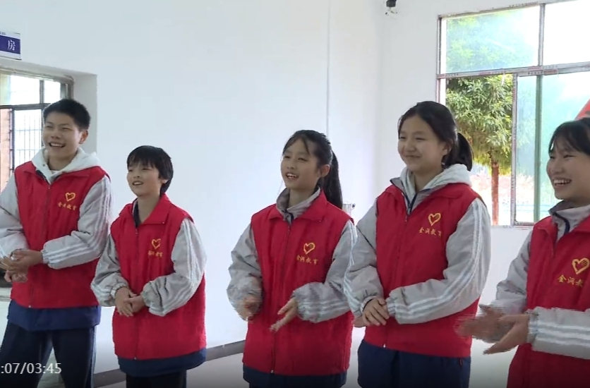 （最美孝心少年）邓雅妍：迎着雨露阳光灿烂生长