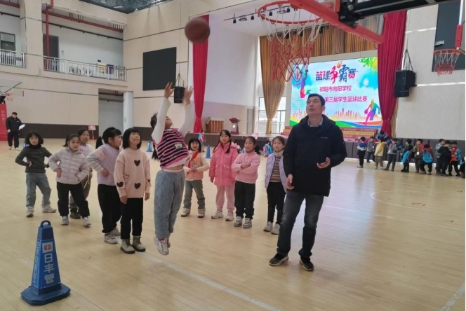 精彩“篮”不住  ——向阳学校第三届篮球比赛