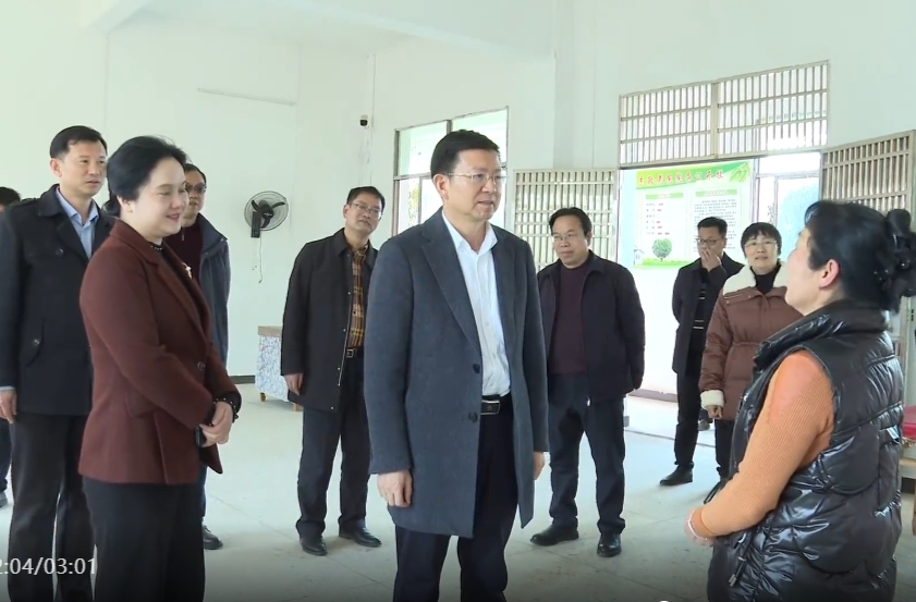 蒋良铁春节前夕送温暖：情暖民心 共迎新春