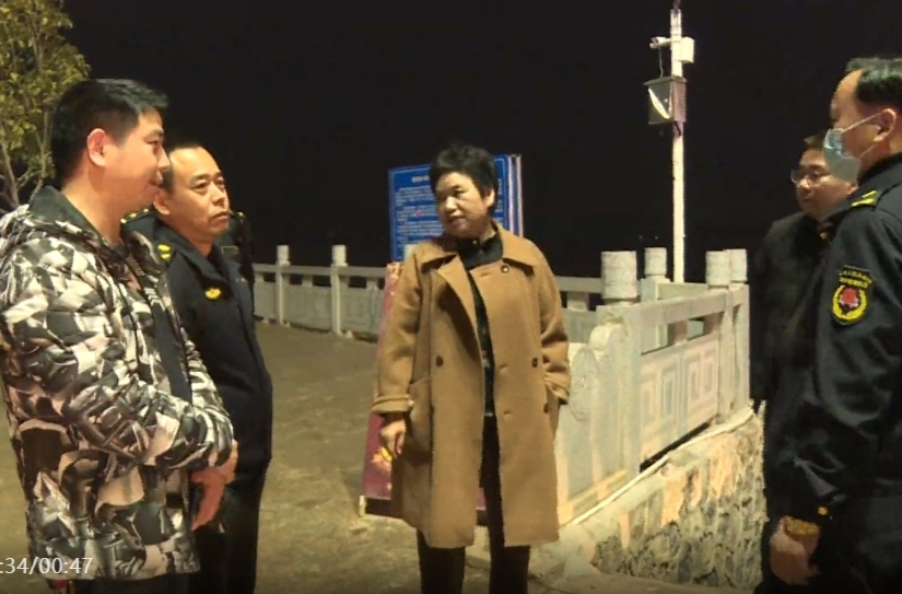 祁阳市城管局小年夜开展烟花爆竹禁燃禁放巡查工作
