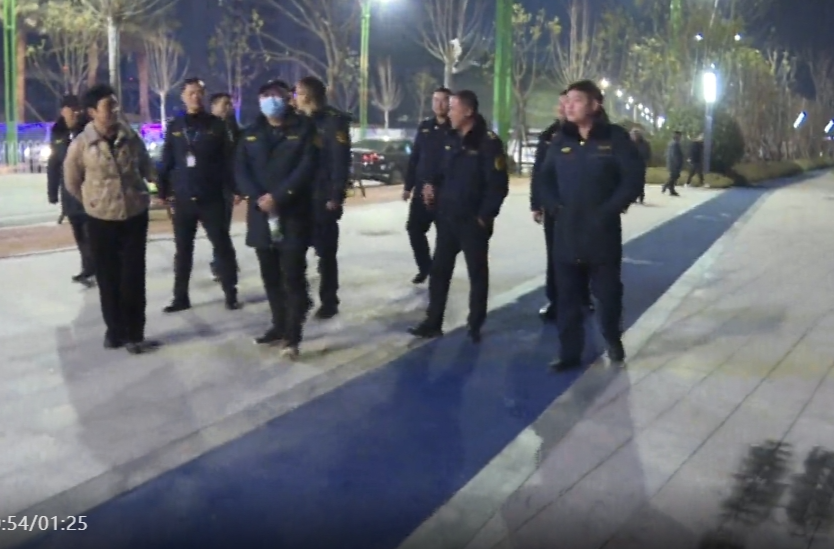 元宵夜沿江路禁燃成效显著 市民共赏清新夜景