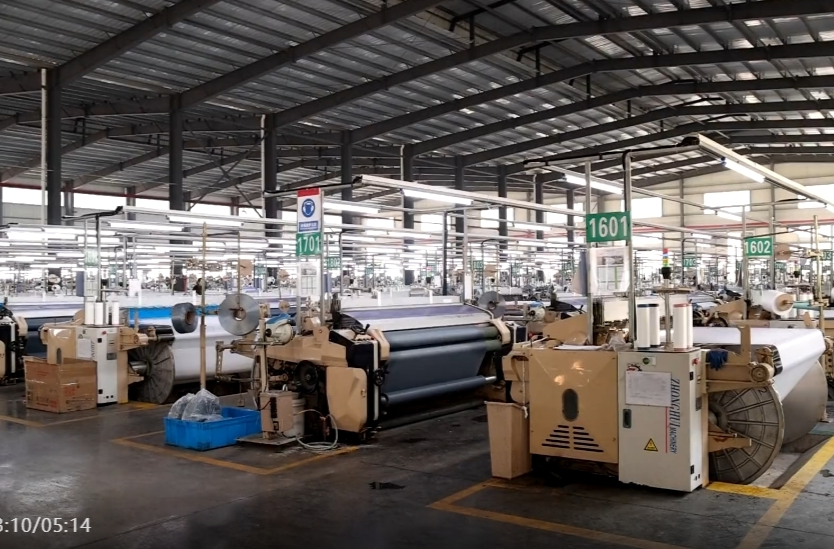 （迎两会看变化）白水纺织小镇：智能制造织就百亿产业新图景