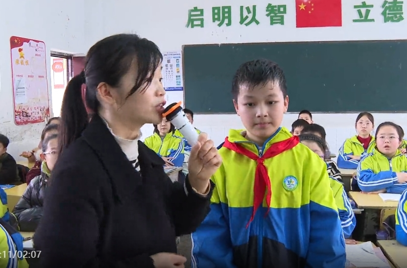 杨富杰：传递真善美 一把雨伞撑起一角善意