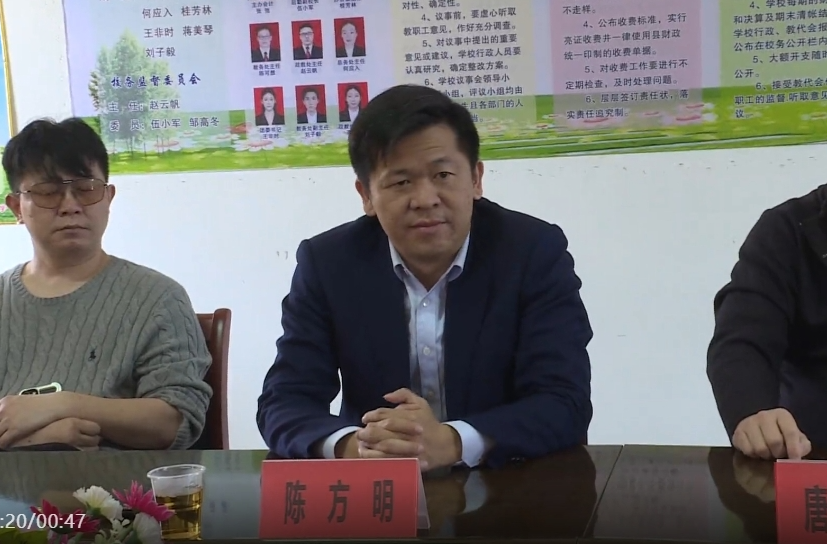 情系桑梓 爱心助学情暖母校