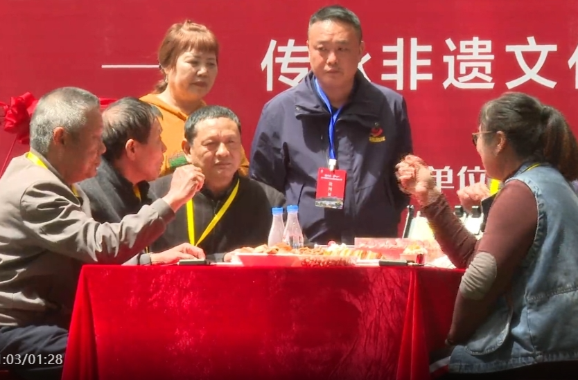 （福禄寿喜 ＇拳＇在祁阳）老年划拳展豪情 乐享晚年心不空