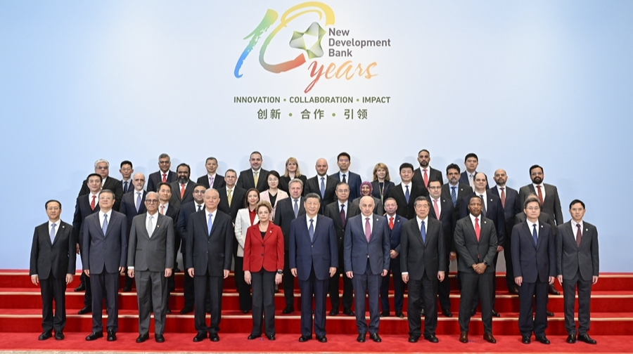 习近平访问金砖国家新开发银行
