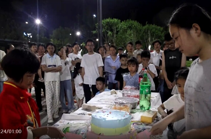 童心飞扬庆六一 礼物传爱暖童心
