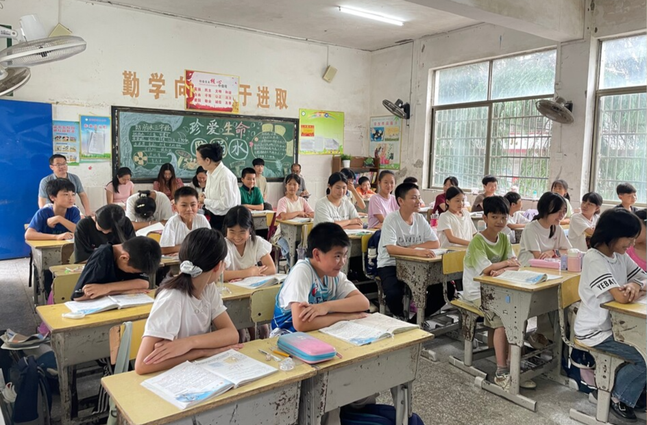 祁陽農(nóng)村小學(xué)語文骨干教師能力提升培訓(xùn)1班開展送教活動(dòng)