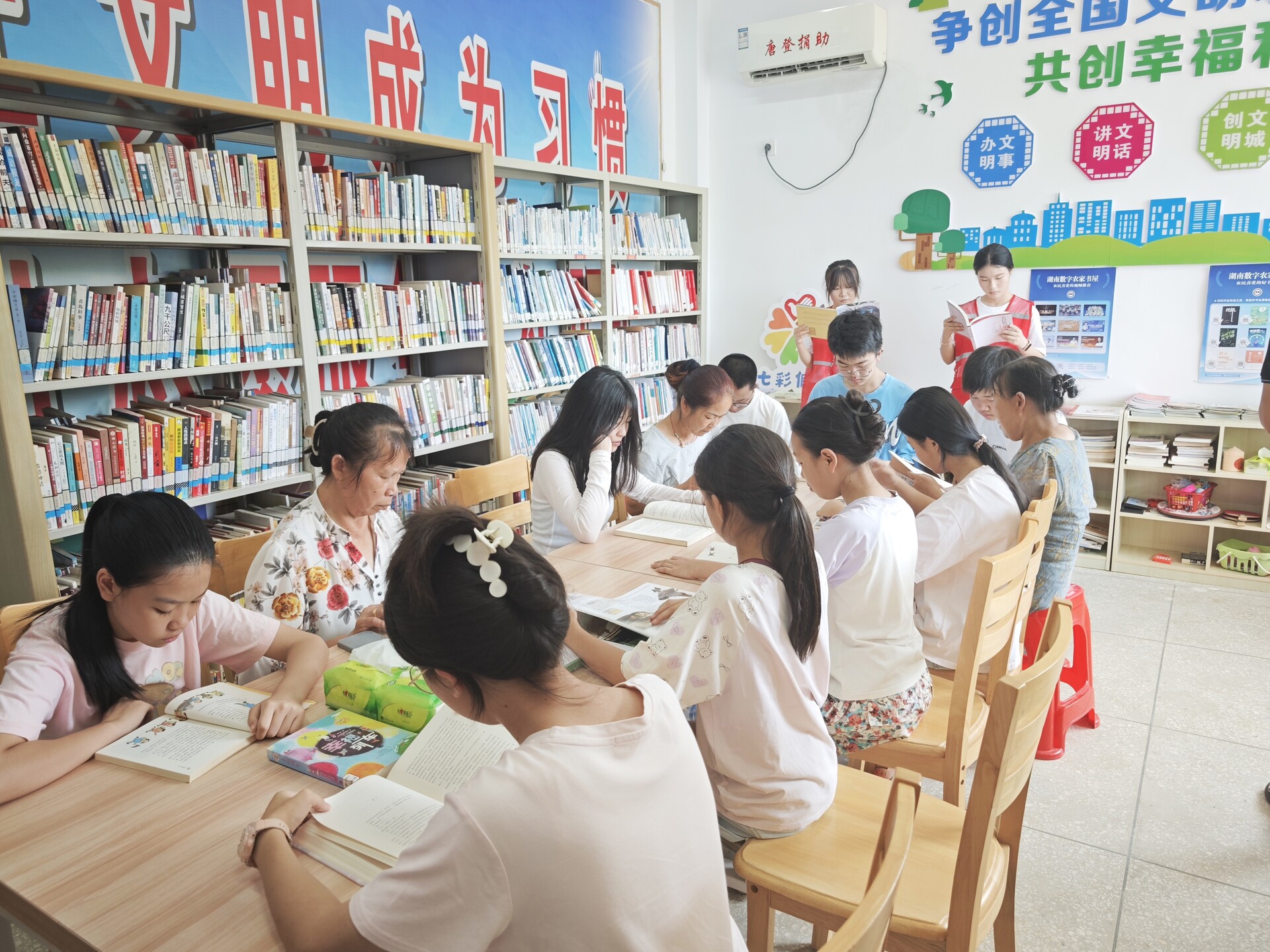 祁阳七里桥镇丁庙湾村：“七彩假期 书香筑梦”暑期公益课堂欢乐开班