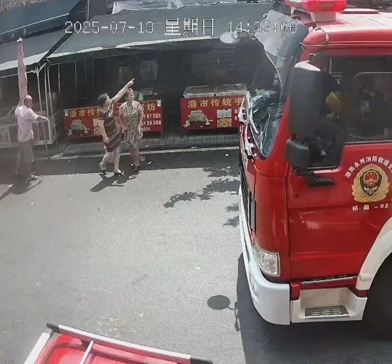 祁阳：小区保安李祥选火场两度冲锋 成功救出三名被困儿童