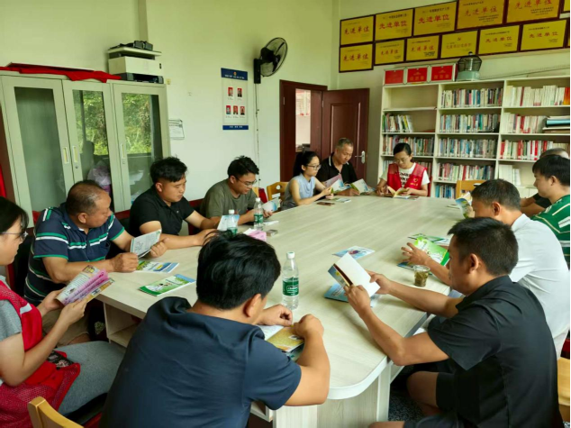 祁陽八寶鎮(zhèn)黃家渡村農(nóng)家書屋開展吸煙有害健康主題宣講活動
