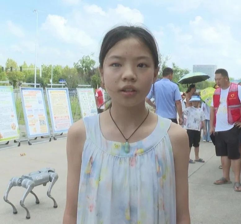 浯溪街道长流社区开展“仲夏映初心·一老一小共守护”党员志愿服务活动
