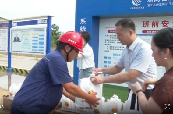 向子顺深入一线开展“工会送清凉、防暑保安康”走访慰问活动