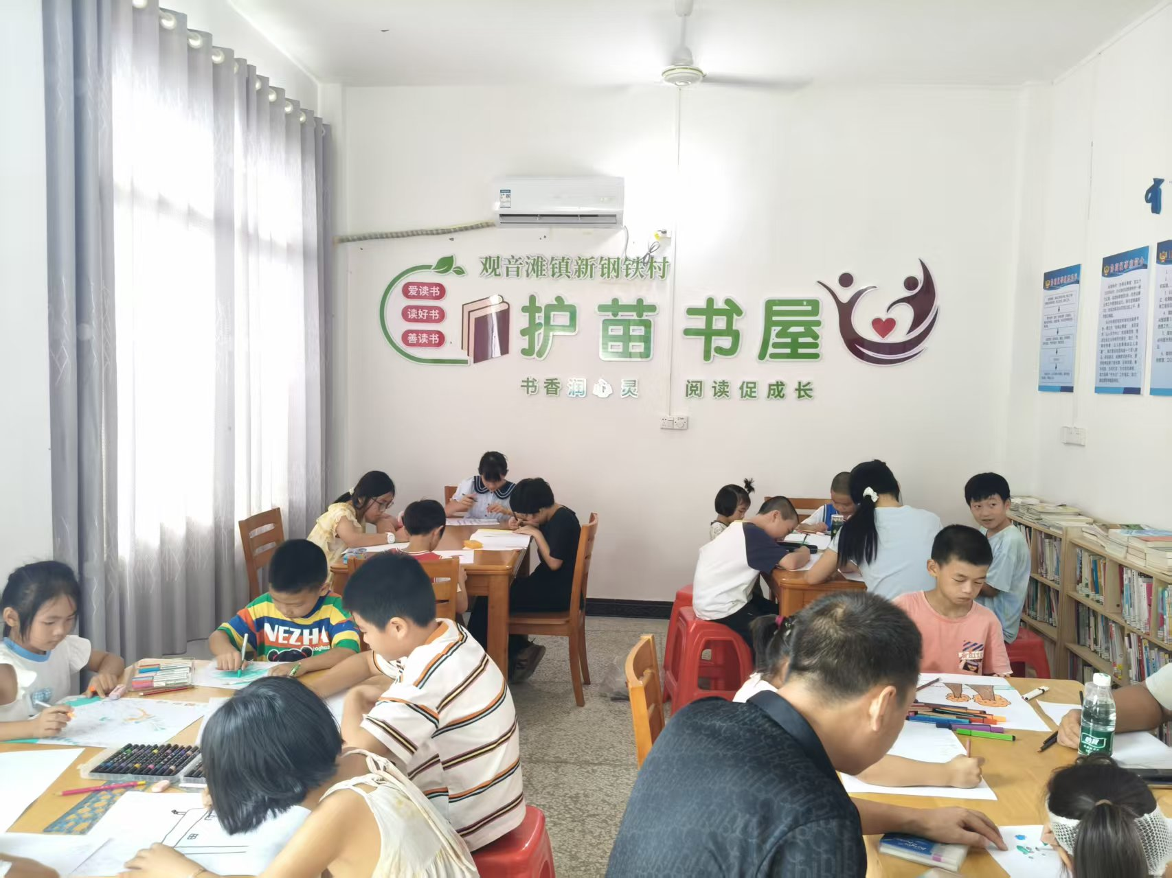 祁陽(yáng)觀音灘鎮(zhèn)開展“情系鄉(xiāng)村學(xué)子 畫筆點(diǎn)亮?xí)荨被顒?dòng)