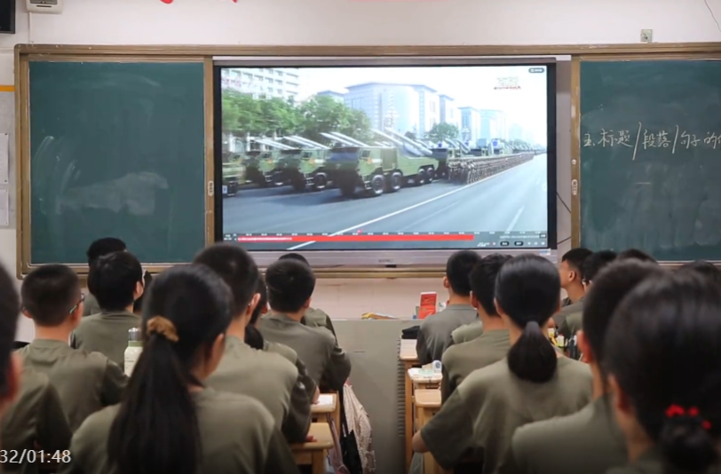 纪念中国人民抗日战争暨世界反法西斯战争胜利80周年） 祁阳市文昌中学组织学生观看阅兵仪式 激发爱国热情