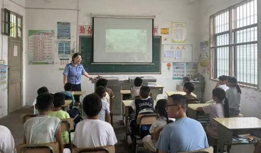 祁陽市觀音灘鎮(zhèn)：進校園開展法治教育