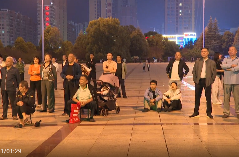 （“湘超”来了）湘超联赛激战 广场观赛彰显城市凝聚力