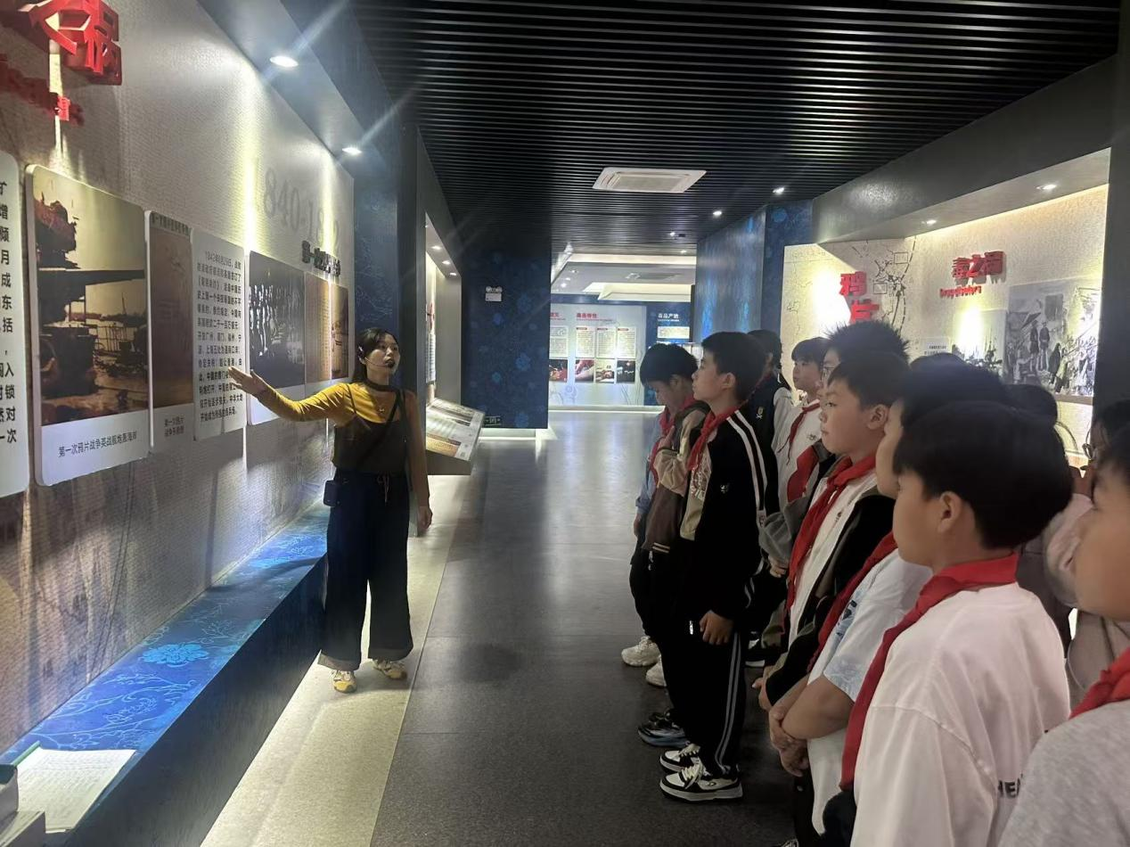 祁阳观音滩镇组织师生参观禁毒教育基地