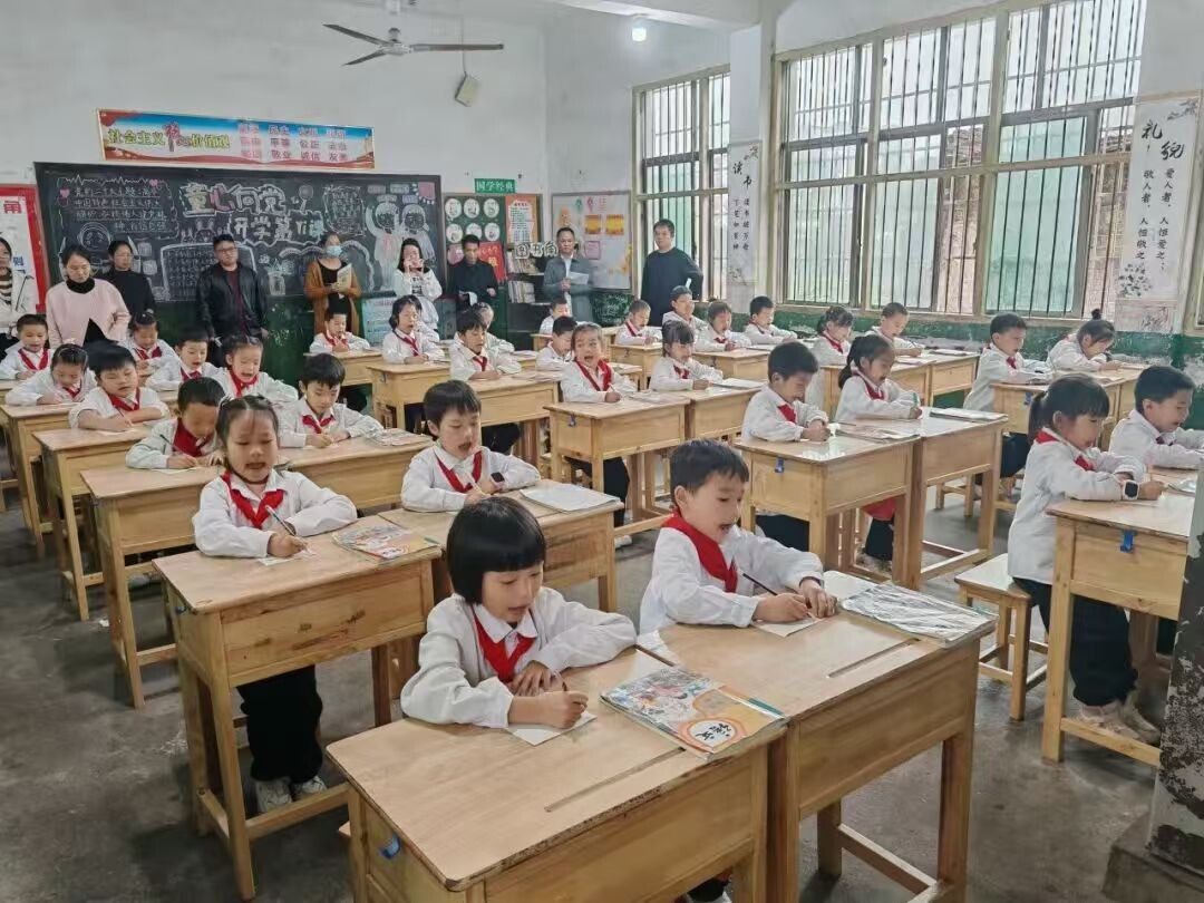 祁阳市八宝镇中心小学：举行一二年级课堂常规比赛