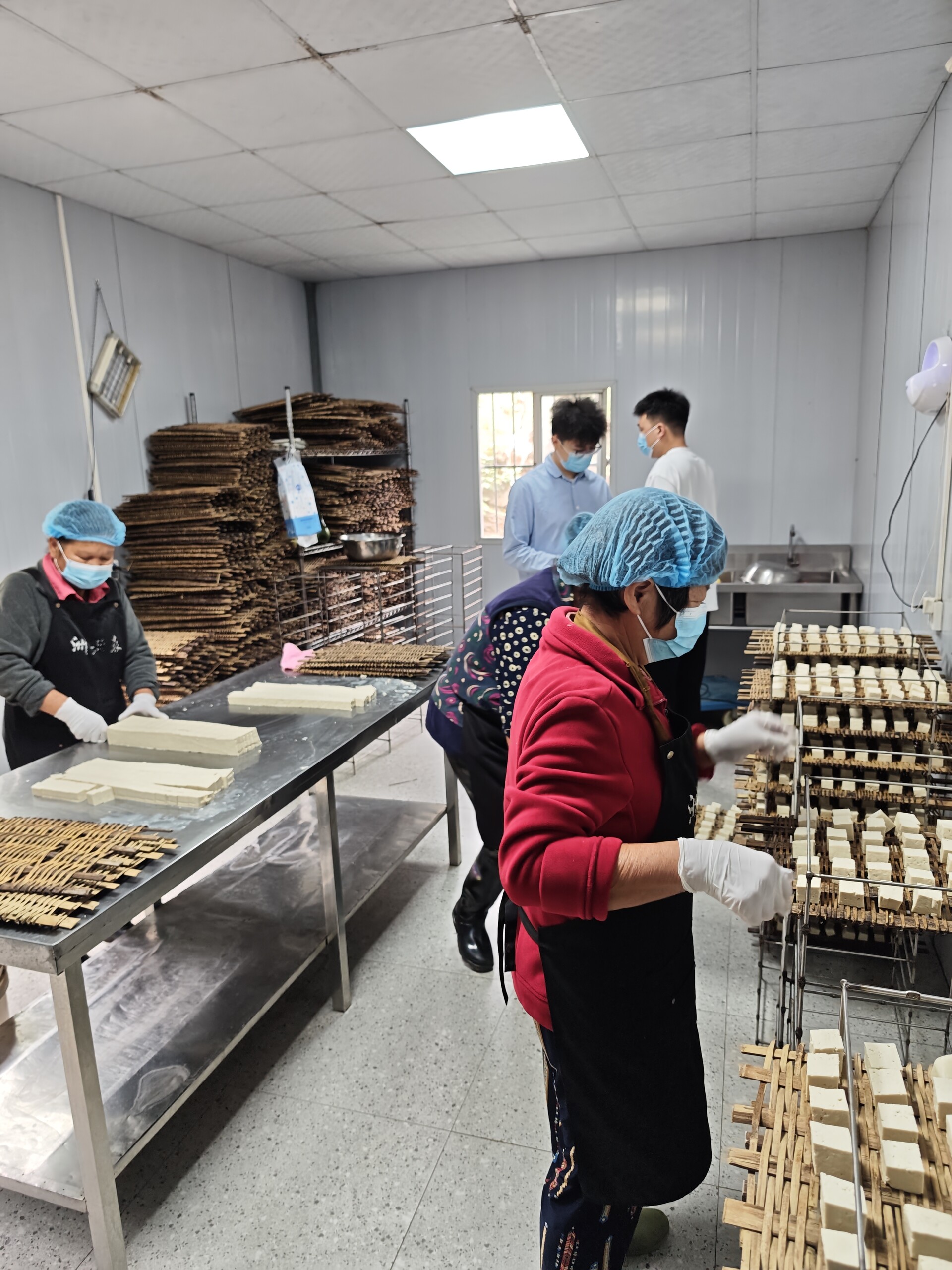 祁阳市市场监督管理局黎家坪所：打响“双节”安全保卫战 筑牢节日市场“防护网”