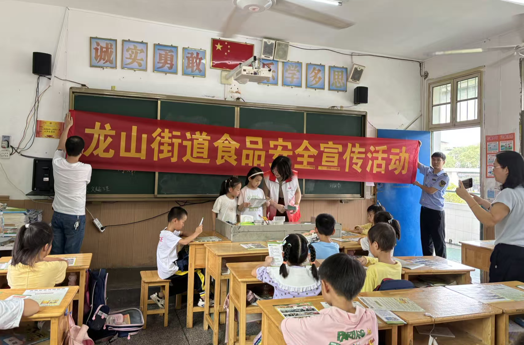 祁阳龙山街道：开展食品安全宣传周活动