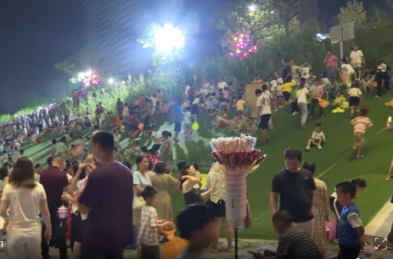 国庆夜市烟火暖